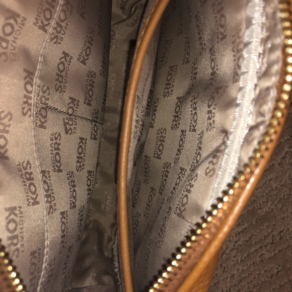 Michael Kors purse and matching wallet!! - Picture 4 of 8